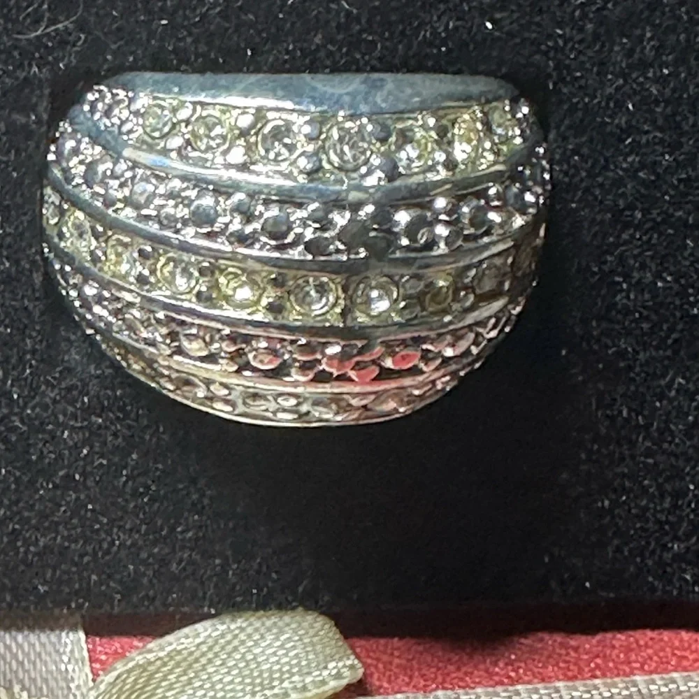 Avon Vintage Day to Night Silver tone Rhinestone Dome Ring - Picture 4 of 16